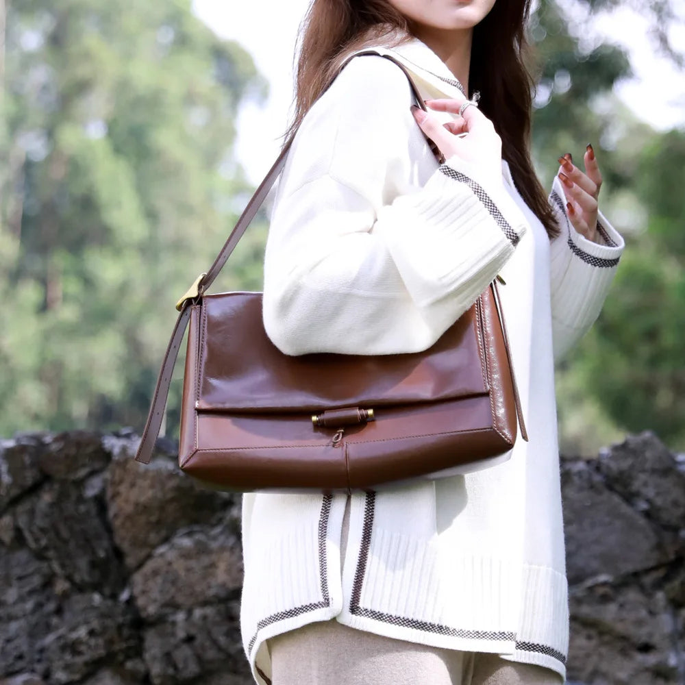 Leather large capacity shoulder bag