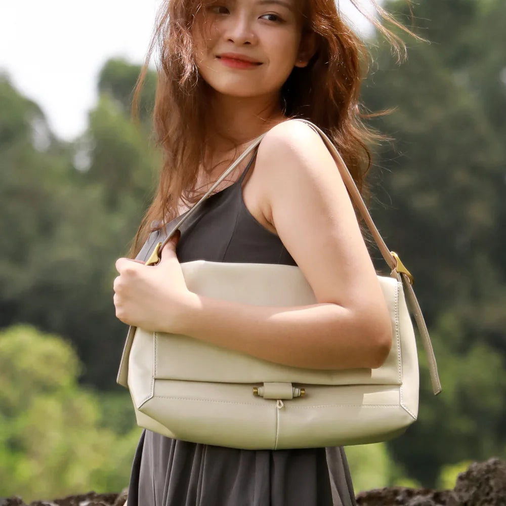 Leather large capacity shoulder bag