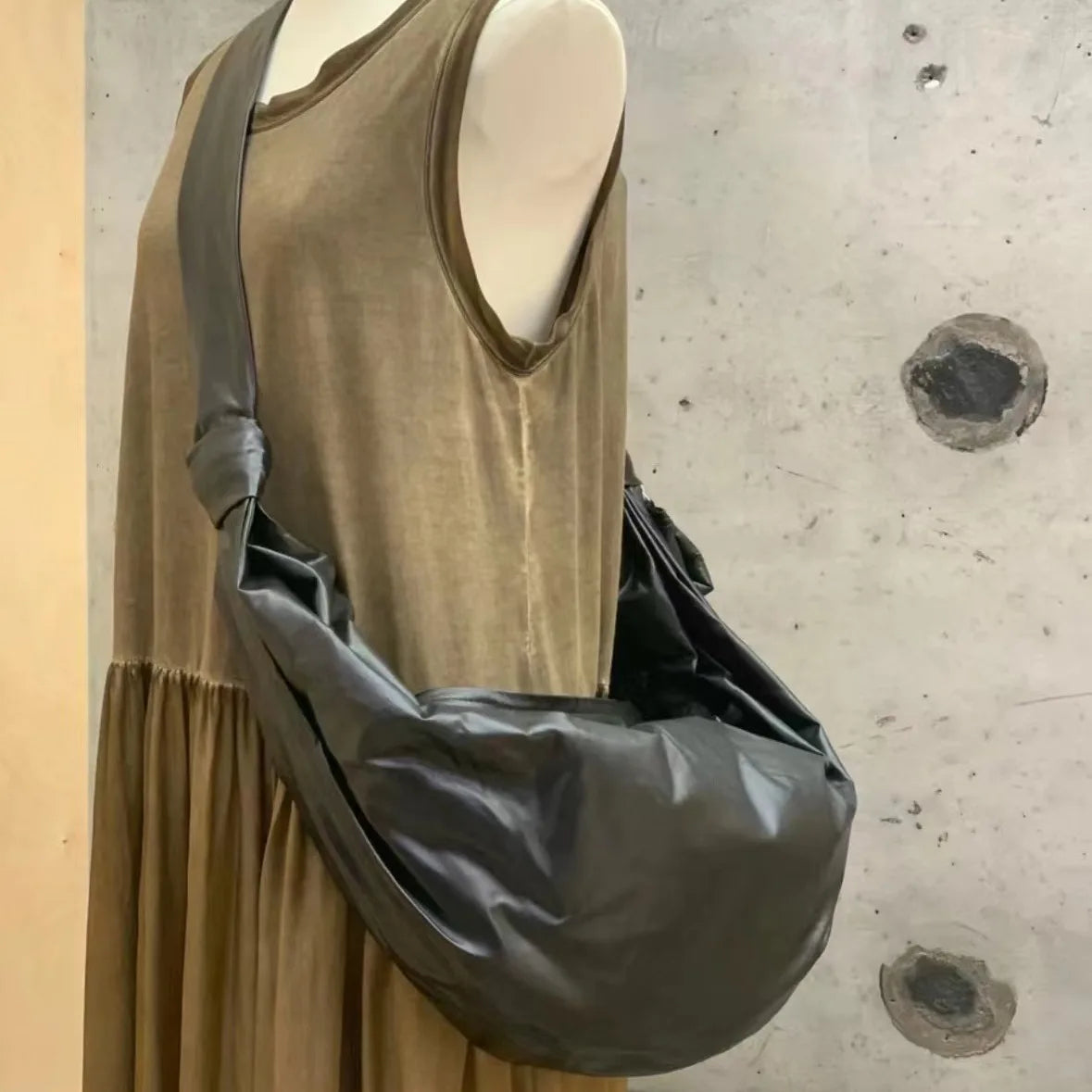 Leather croissant dumpling bag